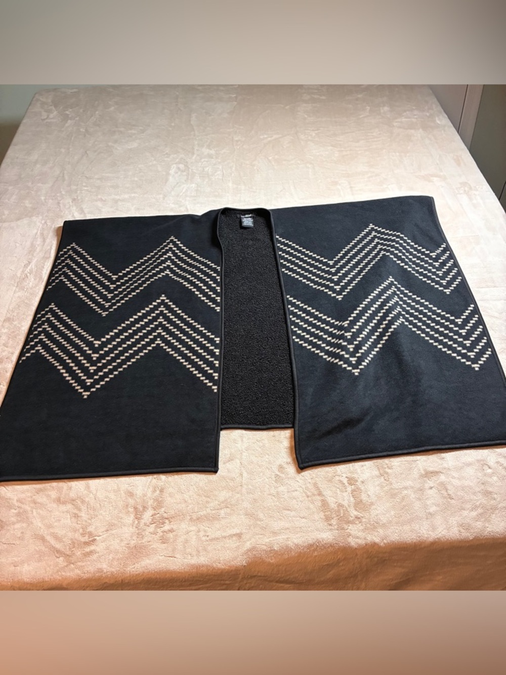 Ike Behar Chevron Fleece Wrap Poncho Boho Western Women One Size Black ZigZag